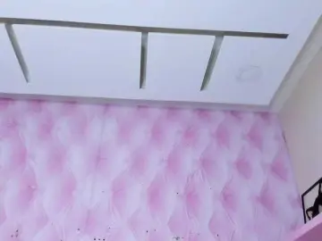 TaniaBellini  live sex cam