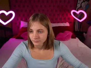 MaleficentCrownn  live sex cam