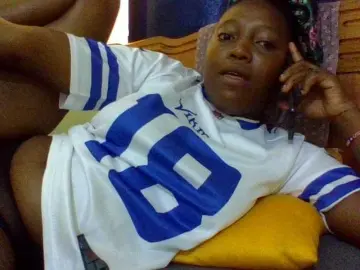 Roseroca33  live sex cam