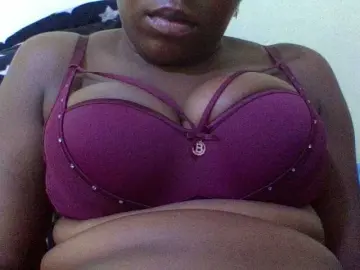 Roseroca33  live sex cam