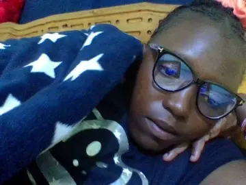 Roseroca33  live sex cam