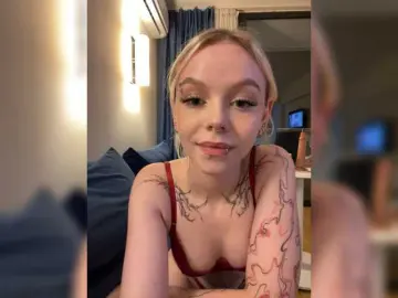 Vikamoon  live sex cam