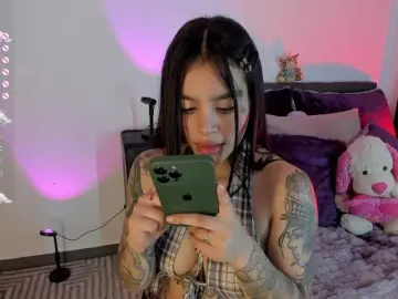 Laurencamila1  live sex cam