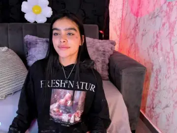Laurencamila1  live sex cam