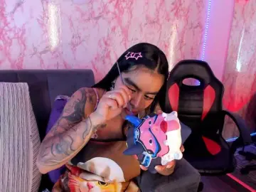 Laurencamila1  live sex cam
