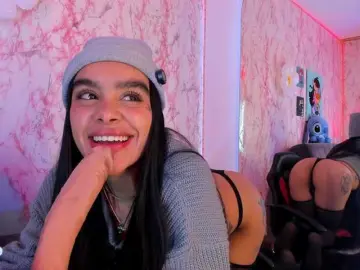 Laurencamila1  live sex cam