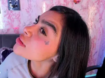 Laurencamila1  live sex cam