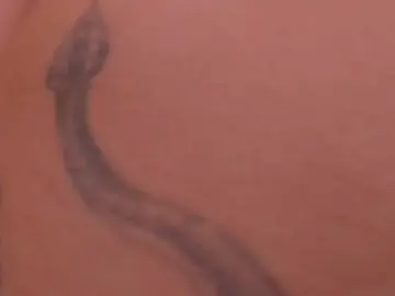ErikaBenz  live sex cam