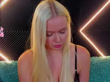 Julia-Robertson  live sex cam