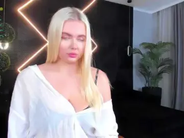 Julia-Robertson  live sex cam