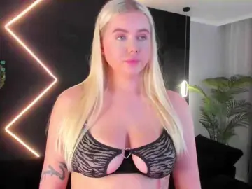 Julia-Robertson  live sex cam