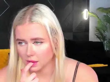Julia-Robertson  live sex cam