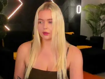 Julia-Robertson  live sex cam