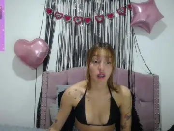 Emilycooper  live sex cam