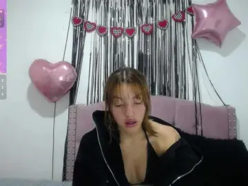 Emilycooper  live sex cam