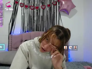 Emilycooper  live sex cam