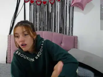 Emilycooper  live sex cam