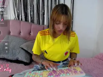 Emilycooper  live sex cam