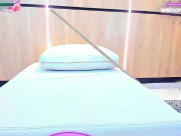 AdelaChase  live sex cam