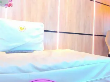 AdelaChase  live sex cam