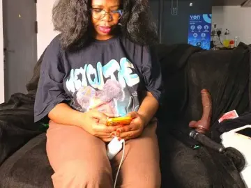 Assiology  live sex cam