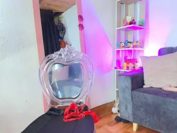 Zully-Green  live sex cam