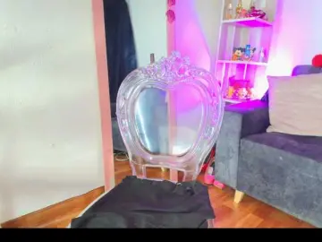 Zully-Green  live sex cam