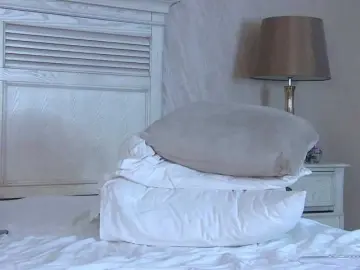 AliraNightvale  live sex cam