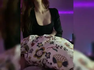 Heartbreqr67  live sex cam