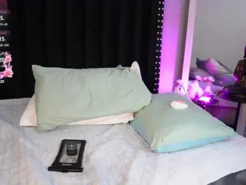 Snacktime  live sex cam