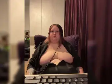 Smarties6300  live sex cam
