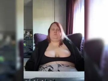 Smarties6300  live sex cam