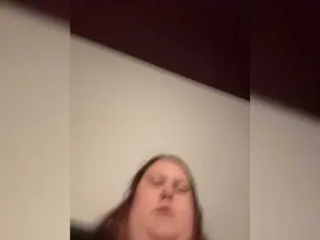 Smarties6300  live sex cam