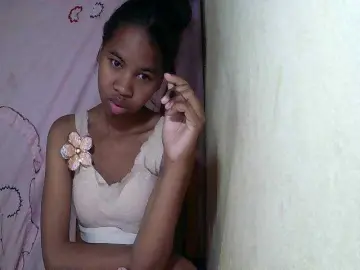 Ginah7  live sex cam