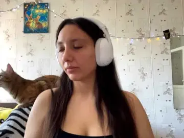 LeannBernmen  live sex cam