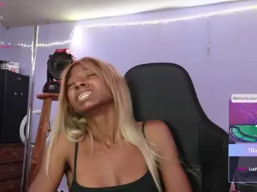 Mocha17  live sex cam