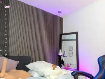 Lizzarobert  live sex cam