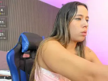 Lizzarobert  live sex cam