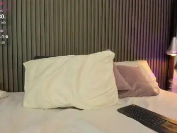 Lizzarobert  live sex cam
