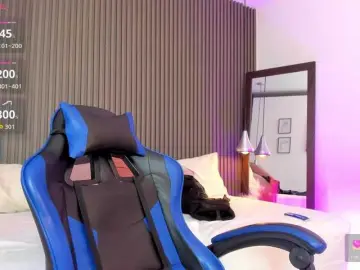 Lizzarobert  live sex cam