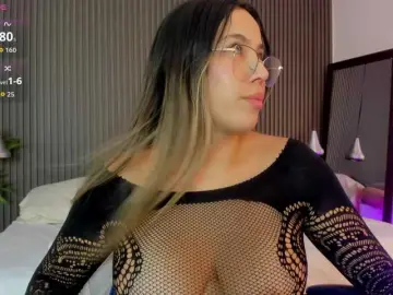 Lizzarobert  live sex cam