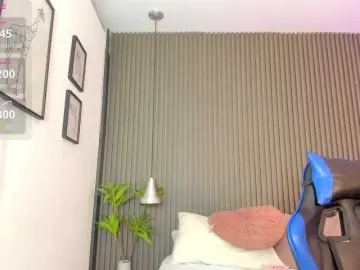 Lizzarobert  live sex cam