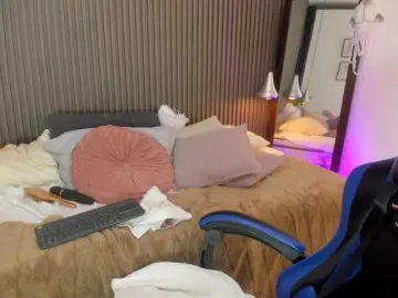 Lizzarobert  live sex cam