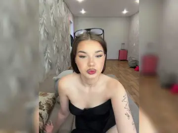 Lola-kisssss  live sex cam