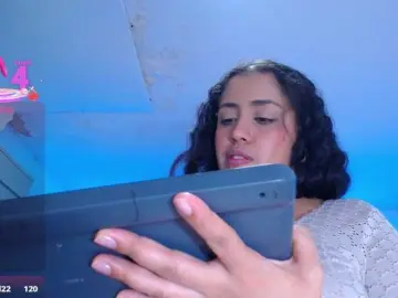 Cristal-horny19  live sex cam