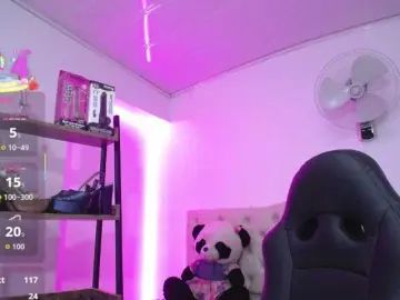 Cristal-horny19  live sex cam