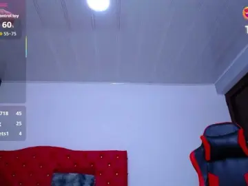 Cristal-horny19  live sex cam