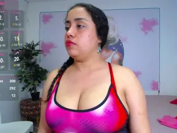 Cristal-horny19  live sex cam