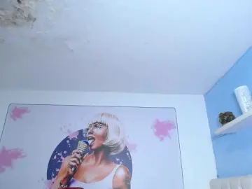 Cristal-horny19  live sex cam