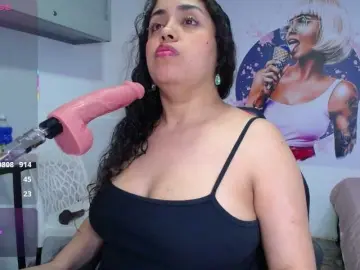 Cristal-horny19  live sex cam